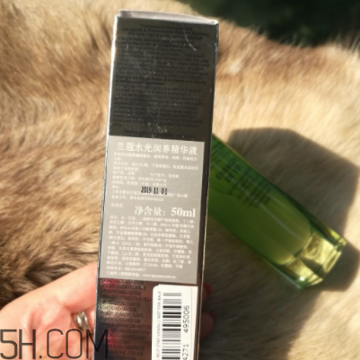 蘭蔻水光瓶后續(xù)要疊加面霜嗎？可以和精華疊加嗎？