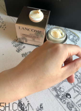 蘭蔻菁純眼霜與小黑瓶眼霜有什么區(qū)別？哪個(gè)好用？