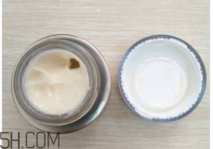 蘭蔻菁純眼霜與小黑瓶眼霜有什么區(qū)別？哪個(gè)好用？