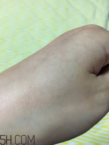 蘭蔻美膚修護(hù)精華乳有刺激嗎？適合敏感肌嗎？