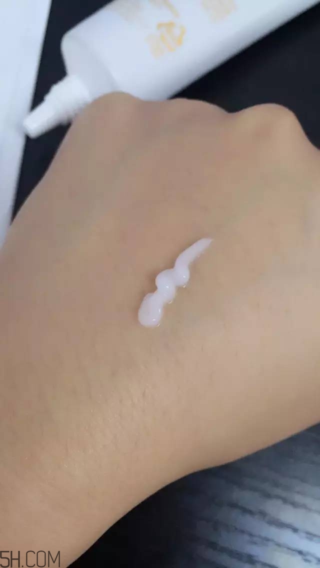 眼霜需要早晚都用嗎？ahc第五代眼霜效果怎么樣？