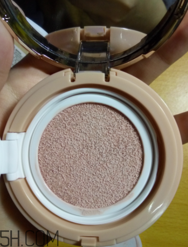 韓熙貞礦物氣墊霜油不油？適合油皮嗎？