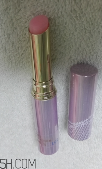 娥佩蘭潤唇膏有香味嗎？娥佩蘭潤唇膏有味道嗎？