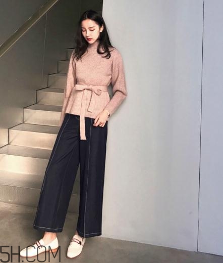 粉色毛衣搭配什么下身？粉色毛衣下面怎么搭配？