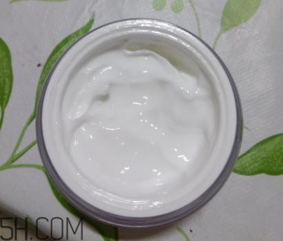 瓷肌御雪祛斑霜夏天能用嗎？瓷肌御雪祛斑夏天用油嗎？