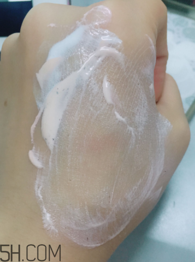瓷肌晶透雪肌潔面乳可以卸妝嗎？清潔力如何？