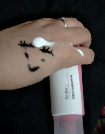 瓷肌晶透雪肌潔面乳可以卸妝嗎？清潔力如何？