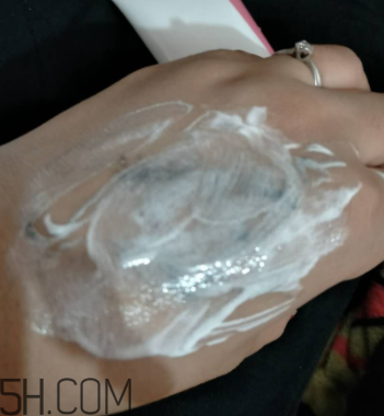 瓷肌晶透雪肌潔面乳可以卸妝嗎？清潔力如何？