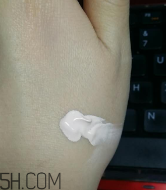 瓷肌礦物CC霜油不油？瓷肌礦物CC霜適合什么膚質(zhì)？