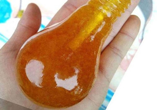 燈泡糖放進(jìn)嘴巴為什么拿不出來？燈泡棒棒糖怎么拿出來？