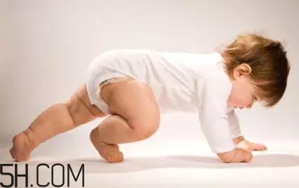 怎樣能夠訓(xùn)練嬰幼兒的肌肉？寶寶為什么總是在鬧騰？