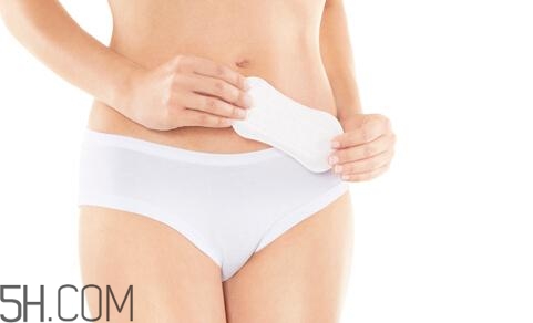 女人如何正確的使用衛(wèi)生巾？衛(wèi)生巾清涼好不好？