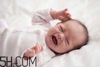 怎樣能夠訓(xùn)練嬰幼兒的肌肉？寶寶為什么總是在鬧騰？