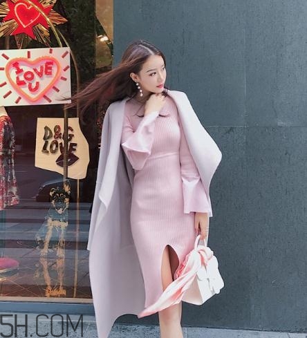 粉色裙子配什么外套？?jī)?yōu)雅時(shí)尚兩不誤