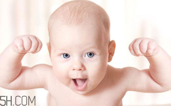 寶寶腿紋不對稱是怎么回事？嬰幼兒的生長發(fā)育標(biāo)準(zhǔn)是怎樣的？
