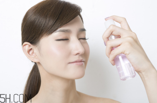 面霜什么時候用最好？保濕面霜哪個牌子好用？
