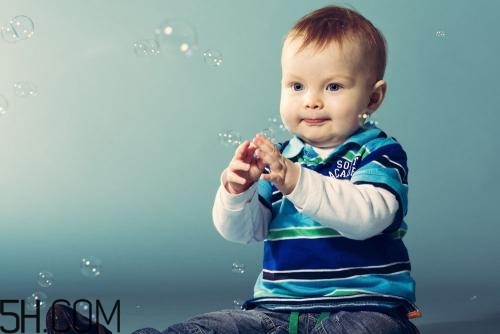 嬰幼兒各項(xiàng)能力發(fā)育都在什么時(shí)候？3大發(fā)育指標(biāo)
