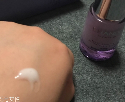 自然堂凝時鮮顏系列適合什么膚質(zhì)？