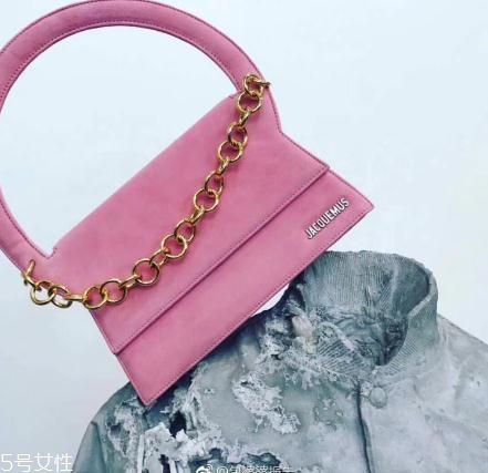 jacquemus包包多少錢？萬元以內(nèi)就能買到的個(gè)性包包