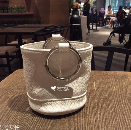 simon miller包包怎么樣？水桶包有這個(gè)就夠了