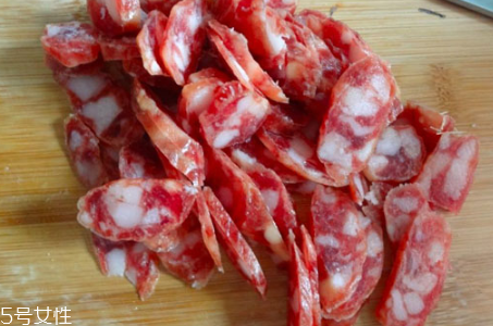 臘腸和香腸有什么區(qū)別？臘腸香腸概念不同