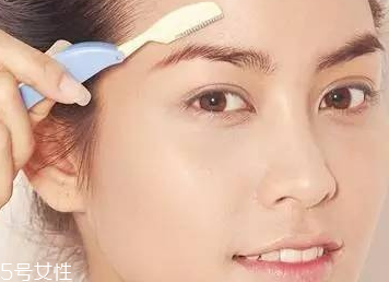 2018不流行平粗眉了？娛樂(lè)圈都在畫(huà)細(xì)長(zhǎng)眉