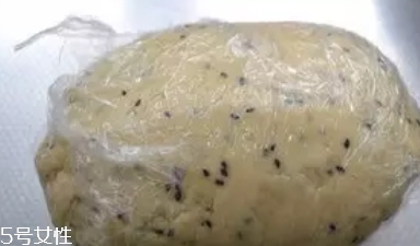 ?炸麻葉用什么水和面？面粉還是淀粉還是木薯粉