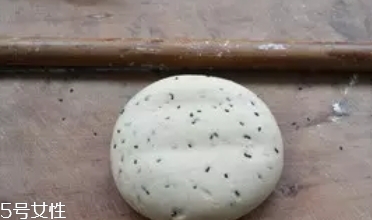 ?炸麻葉用什么水和面？面粉還是淀粉還是木薯粉