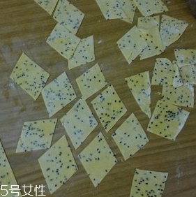 炸麻葉怎么做才脆酥？掌握這些技巧就很簡單