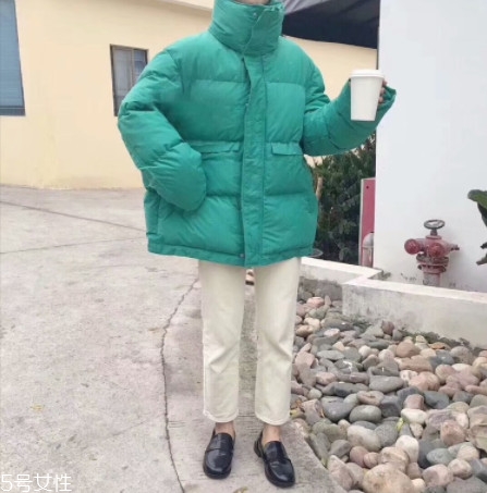 過膝棉服怎么搭配 來(lái)自不同的靈感