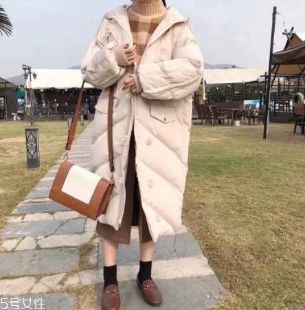 過膝棉服怎么搭配 來(lái)自不同的靈感