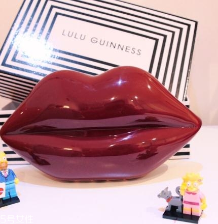lulu guinness紅唇包多少錢？這款輕奢包包一定要入