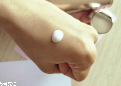 自然堂乳液怎么打開？按壓不出來不要著急
