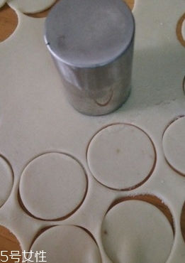 油角的皮要怎樣才松脆？關(guān)鍵看火候和時間