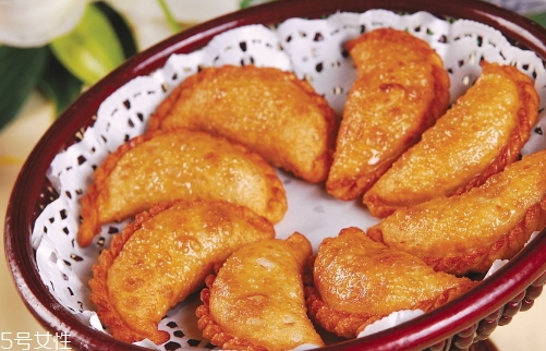 油角的皮要怎樣才松脆？關(guān)鍵看火候和時間
