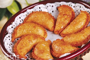炸油角的面怎么和？用生面還是燙面你知道嗎？