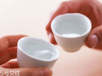 白酒喝之前要醒酒嗎？酒精揮發(fā)利于健康