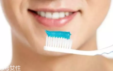 牙結(jié)石能自動(dòng)脫落嗎？除了洗牙別無(wú)他法