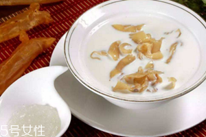 花膠燉牛奶用什么牛奶？普通鮮奶即可