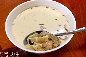 花膠燉牛奶的功效與作用？保養(yǎng)皮膚效果好