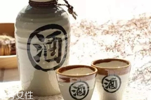 喝白酒有哪些好處？喝點(diǎn)白酒能激活腸胃