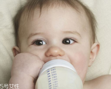 如何逐漸減少母乳的次數(shù)？轉移注意力很管用