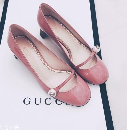 gucci鞋子一般多少錢(qián)？風(fēng)靡時(shí)尚界的潮流經(jīng)典