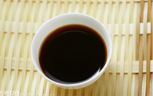 激光點(diǎn)痣碰水了怎么辦？激光點(diǎn)痣后不要吃感光食物