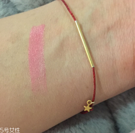 蘭芝V型唇膏01號色是什么樣的？淡粉色很溫婉