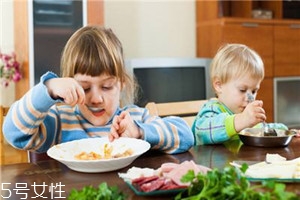 兒童進(jìn)補(bǔ)該注意什么？進(jìn)補(bǔ)需適當(dāng)