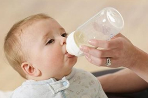 如何逐漸減少母乳的次數(shù)？轉(zhuǎn)移注意力很管用