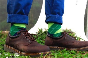 瘋馬皮沾上油漬怎么辦？這種皮質(zhì)千萬不能碰油