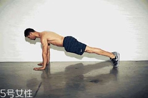 俯臥撐塌腰怎么辦？教你如何解決