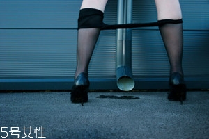 女人憋尿有什么壞處？女性憋尿危害大